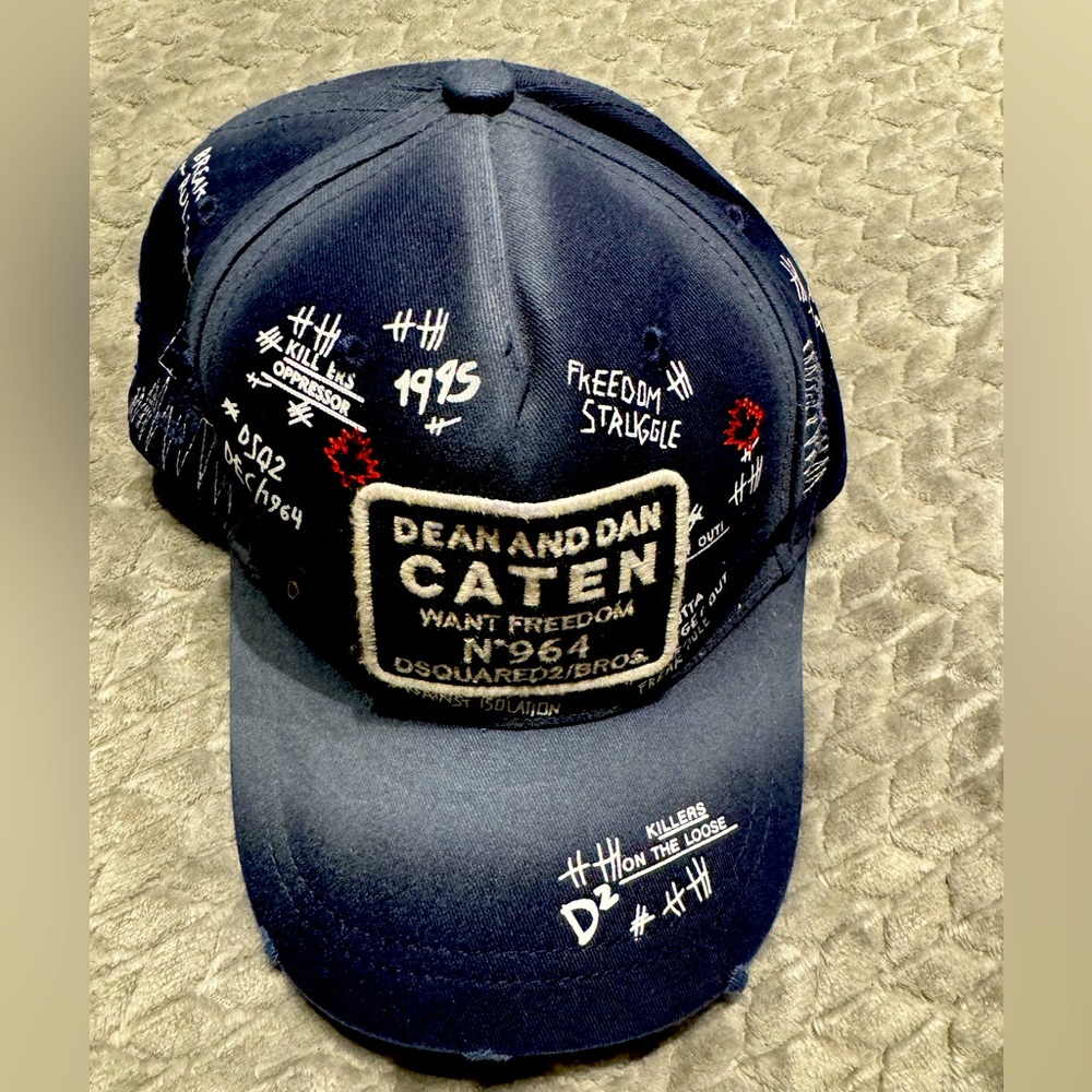 DSQUARED2 hat
